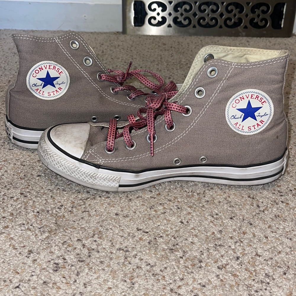 High top Converse.